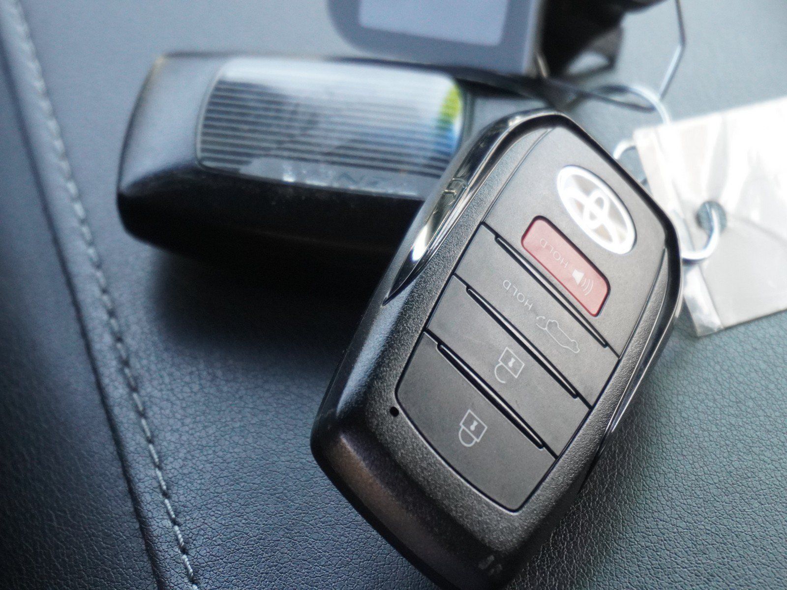 Used 2024 Toyota Venza XLE AWD/4WD image 17
