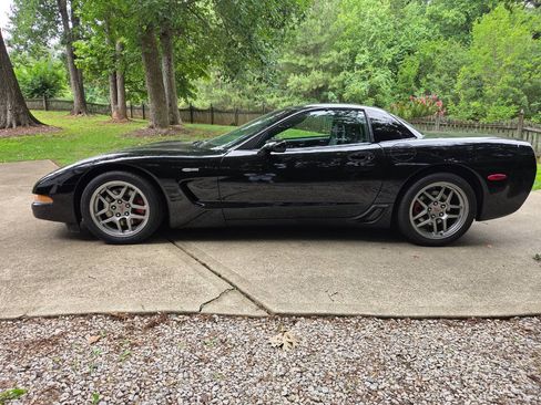 Used 2004 Chevrolet Corvette Z06 w/ Memory Package RWD image 4