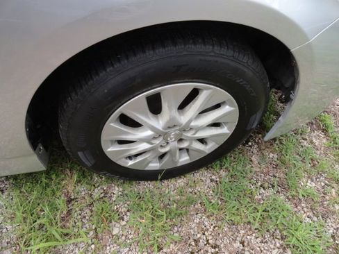 Used 2014 Toyota Prius Plug-In Hybrid image 20