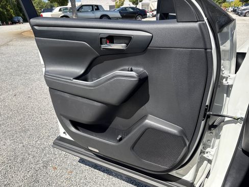 Used 2022 Toyota Highlander XSE AWD/4WD image 14