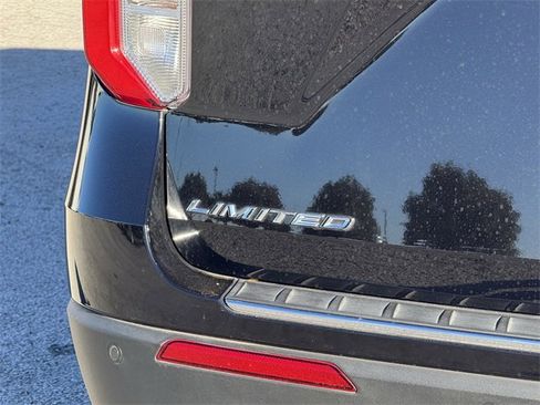 Used 2023 Ford Explorer Limited w/ Limited Technology Package image 8