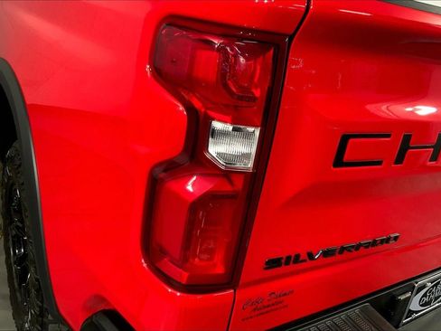 Used 2025 Chevrolet Silverado 1500 ZR2 w/ Technology Package image 27