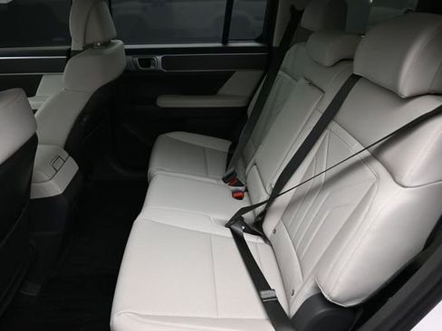 Used 2025 Hyundai Santa Fe SEL FWD image 19