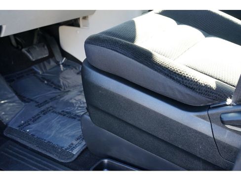 Used 2018 Dodge Grand Caravan SE w/ UConnect Hands-Free Group image 15