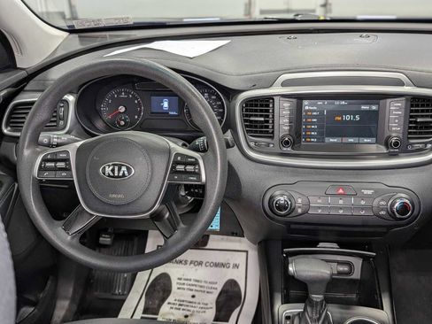 Used 2020 Kia Sorento LX image 15
