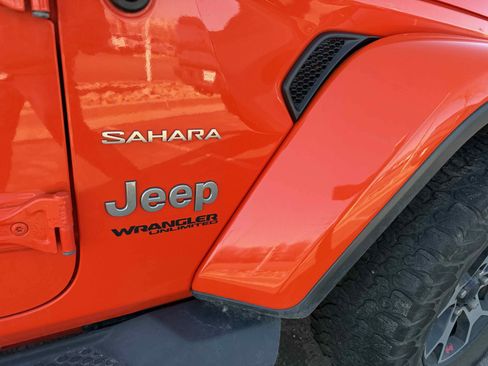 Used 2019 Jeep Wrangler Unlimited Sahara w/ Uconnect 4C Nav & Sound Group image 4