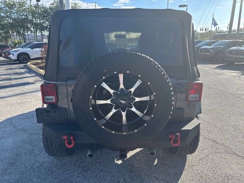 Used 2017 Jeep Wrangler Sahara w/ Connectivity Group AWD/4WD image 6