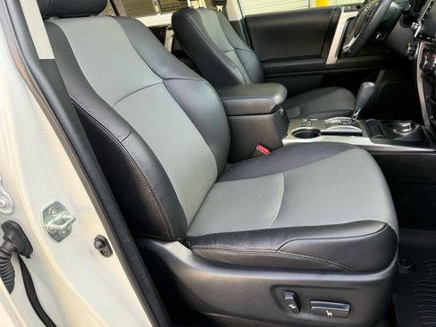 Used 2022 Toyota 4Runner SR5 Premium image 9