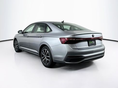 Used 2025 Volkswagen Jetta SE FWD image 5