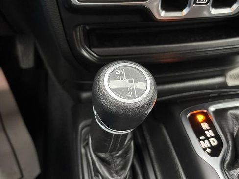 Used 2022 Jeep Gladiator Sport AWD/4WD image 39