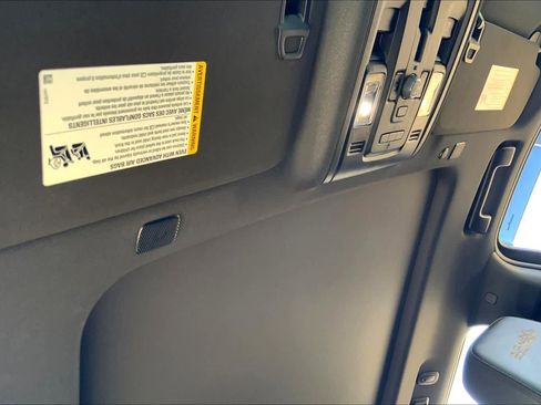 Used 2023 Chevrolet Tahoe High Country w/ Premium Package 2 image 13