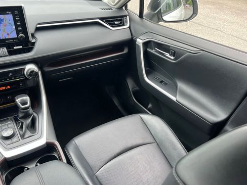 Used 2019 Toyota RAV4 Limited w/ Advanced Technology Package AWD/4WD image 20