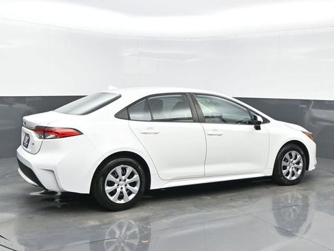Used 2022 Toyota Corolla LE image 6