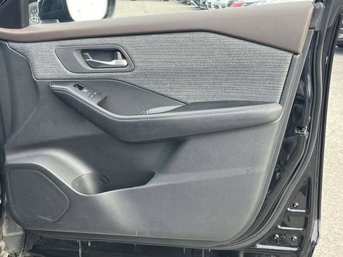 Used 2023 Nissan Rogue SV image 25