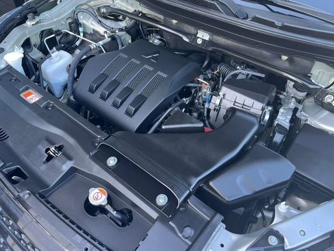Used 2024 Mitsubishi Eclipse Cross AWD image 35