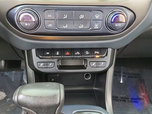 Used 2021 Chevrolet Colorado Z71 image 50