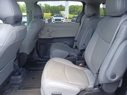 Used 2024 Toyota Sienna Limited FWD image 29