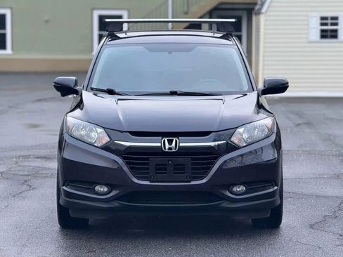 Used 2017 Honda HR-V EX image 2