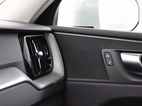 Used 2023 Volvo XC60 B5 Core w/ Climate Package AWD/4WD image 32