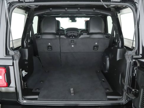 Used 2022 Jeep Wrangler Unlimited Sahara AWD/4WD image 19