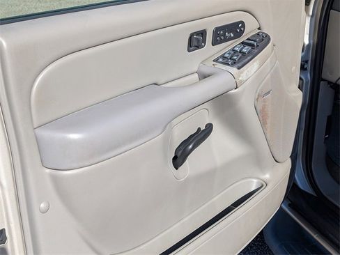 Used 2006 GMC Yukon SLT w/ SLT Preferred Equipment Group image 18