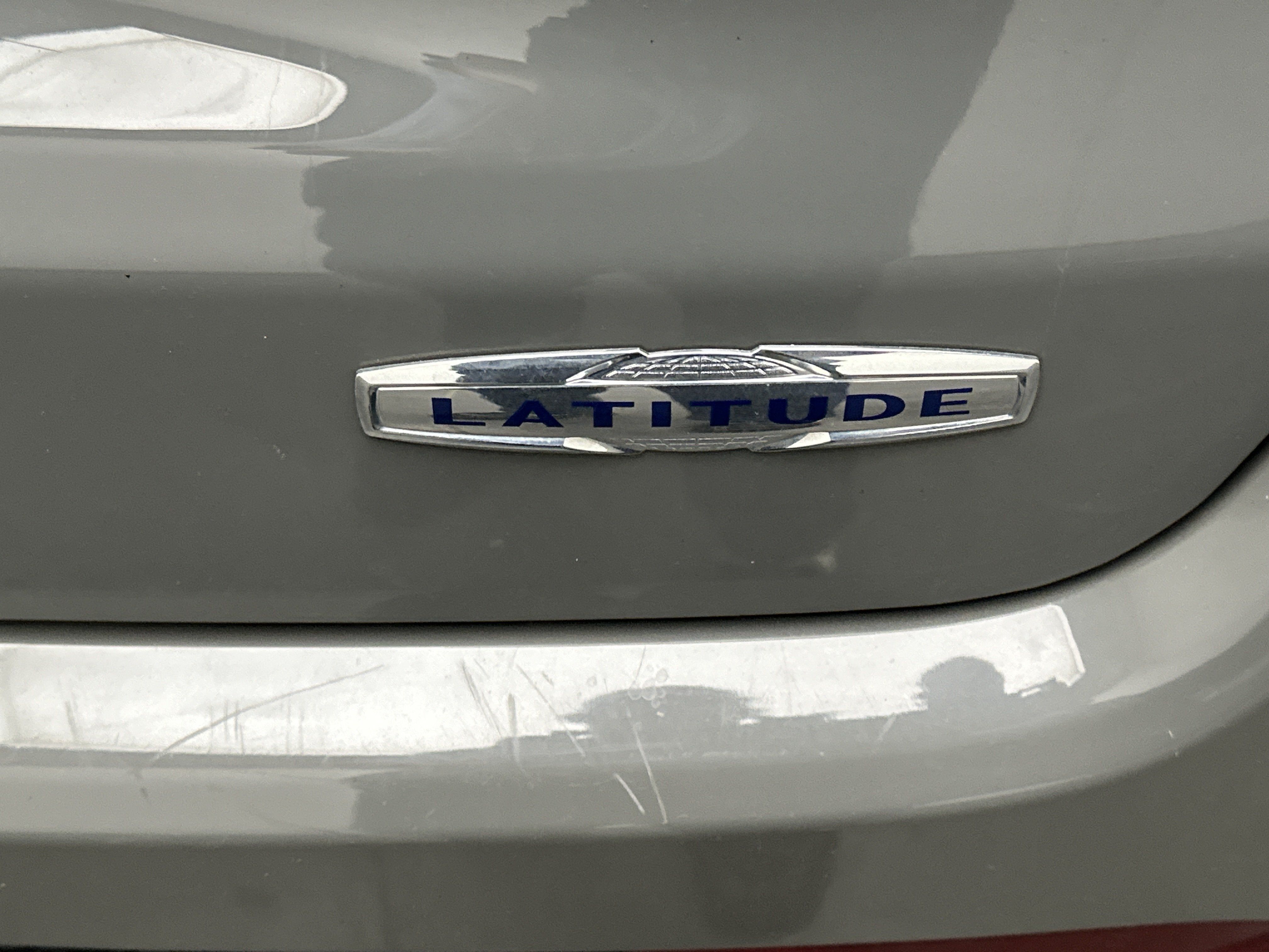 Used 2023 Jeep Compass Latitude AWD/4WD image 13