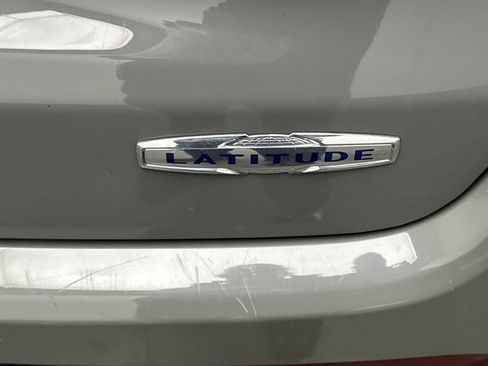 Used 2023 Jeep Compass Latitude AWD/4WD image 13