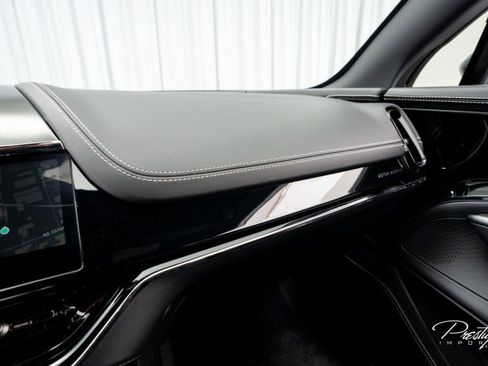 Used 2025 Aston Martin DBX 707 image 32