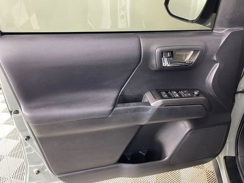 Used 2022 Toyota Tacoma TRD Sport AWD/4WD image 15