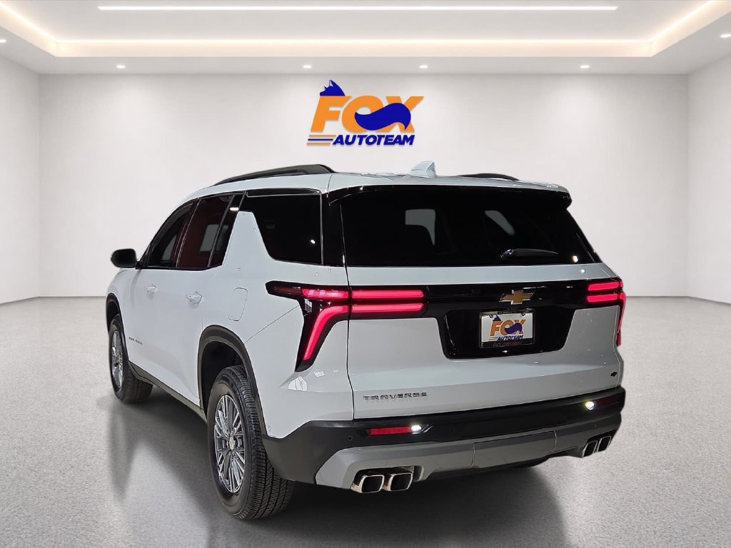Used 2025 Chevrolet Traverse LT w/ Enhanced Driving Package FWD image 3