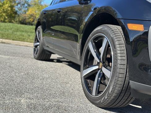 Used 2025 Porsche Macan image 9