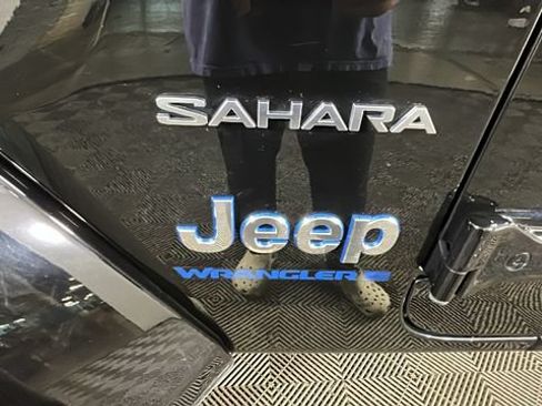 Used 2024 Jeep Wrangler Unlimited Sahara AWD/4WD image 9