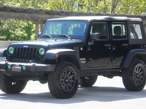 Used 2016 Jeep Wrangler Unlimited Sport w/ Max Tow Package AWD/4WD image 2