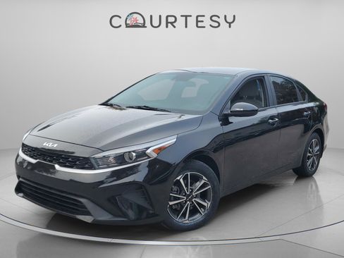 Certified 2023 Kia Forte LXS image 1