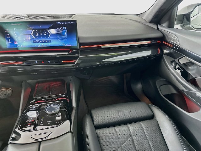 Used 2026 BMW 530i xDrive AWD/4WD image 28