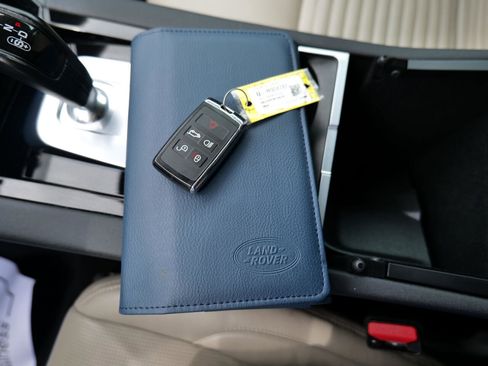 Used 2021 Land Rover Discovery Sport S image 32