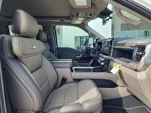 Certified 2025 Ford F350 Platinum w/ Platinum Plus Package image 8