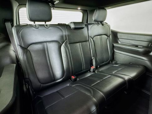 Used 2024 Jeep Wagoneer Series II w/ Flexible Seating Group AWD/4WD image 28