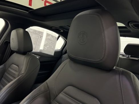 Used 2023 Alfa Romeo Giulia Veloce image 17