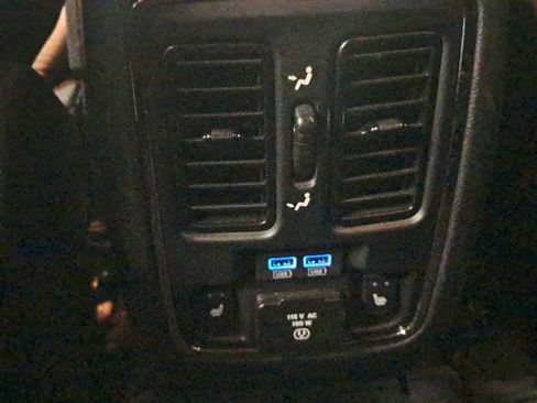 Used 2020 Jeep Grand Cherokee Limited w/ Luxury Group II image 18