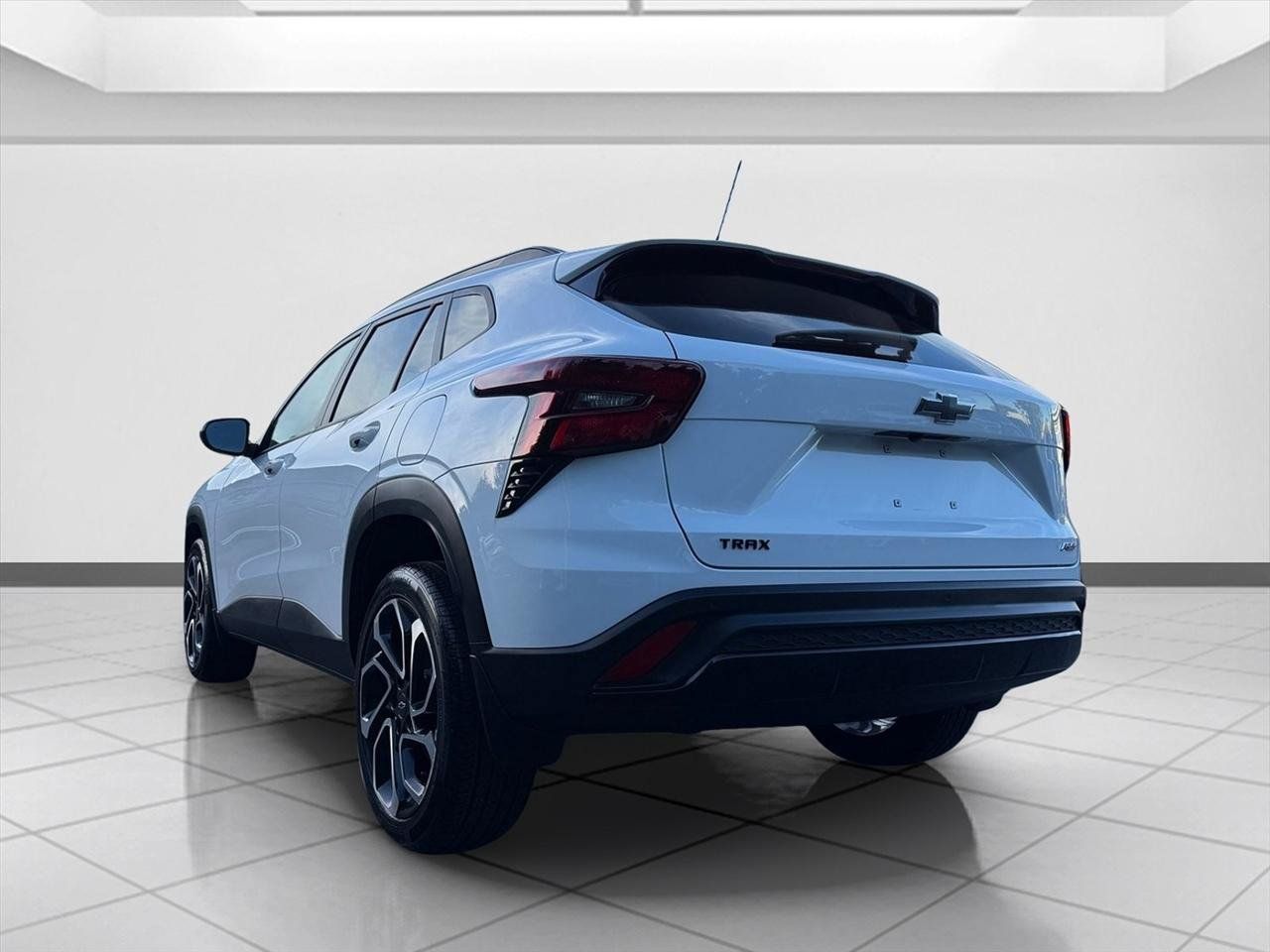 Used 2025 Chevrolet Trax RS w/ Driver Confidence Package FWD image 3