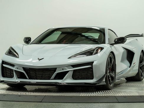 Used 2023 Chevrolet Corvette Z06 w/ Z07 Performance Package RWD image 6