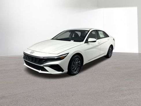 Used 2025 Hyundai Elantra Hybrid FWD image 1
