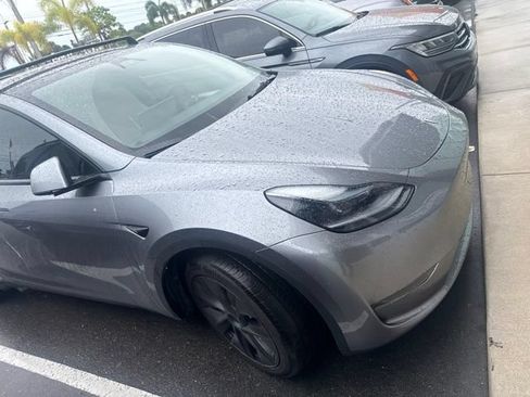 Used 2025 Tesla Model Y Long Range AWD/4WD image 4