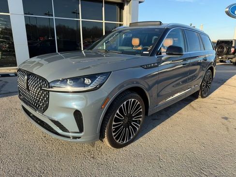 Used 2025 Lincoln Aviator Black Label image 3