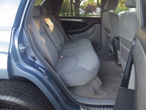 Used 2005 Toyota 4Runner SR5 AWD/4WD image 12