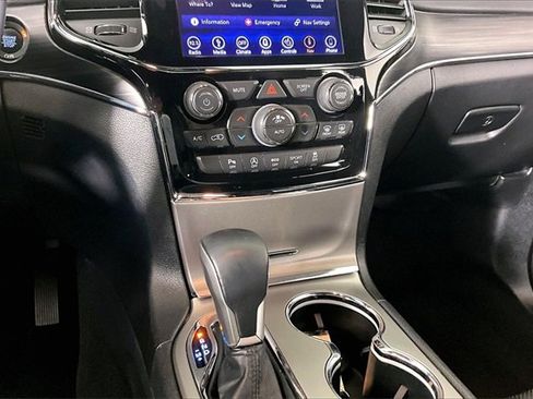 Used 2019 Jeep Grand Cherokee Limited w/ Luxury Group II image 9