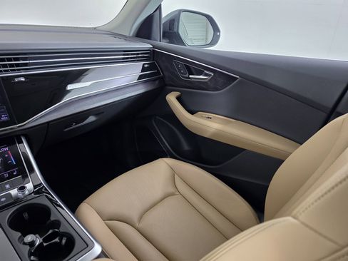 Certified 2025 Audi Q8 Premium Plus w/ Premium Plus Package AWD/4WD image 38
