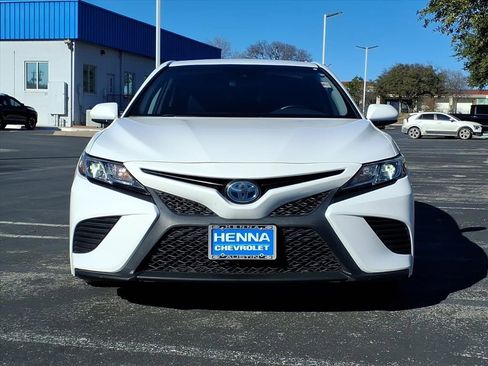 Used 2020 Toyota Camry SE image 2