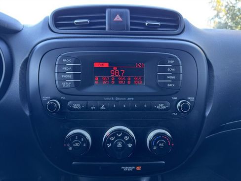 Used 2016 Kia Soul FWD image 19
